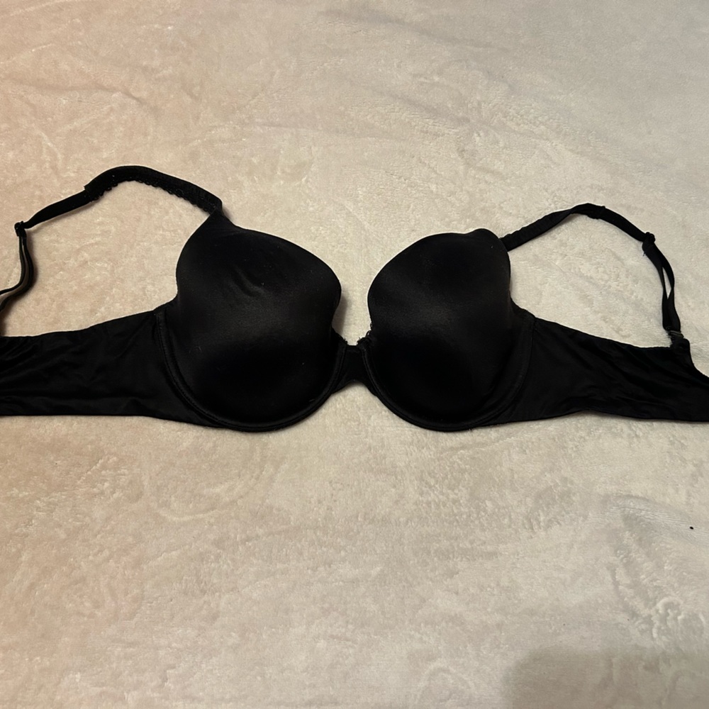 Black Victoria’s Secret 34D soft T-shirt bra lightly lined